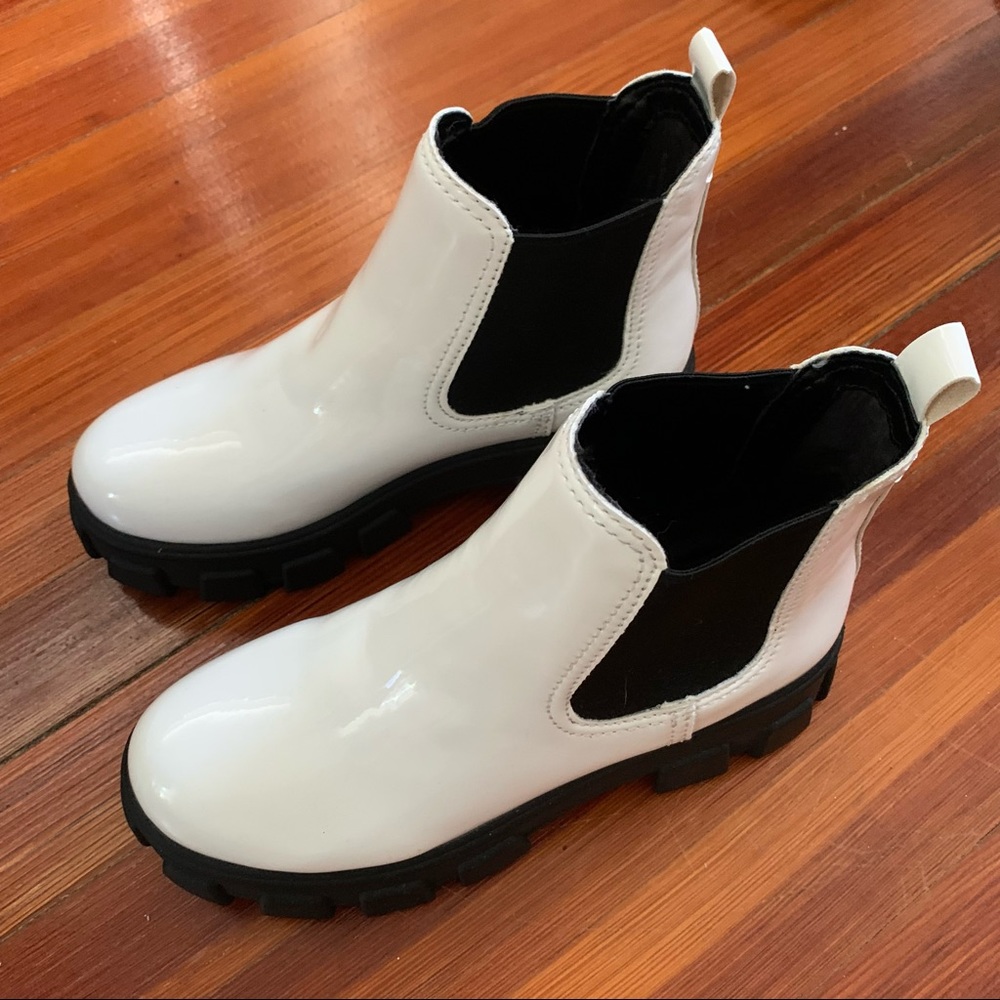Circus By Sam Edelman Darielle Threaded White Chelsea Boot